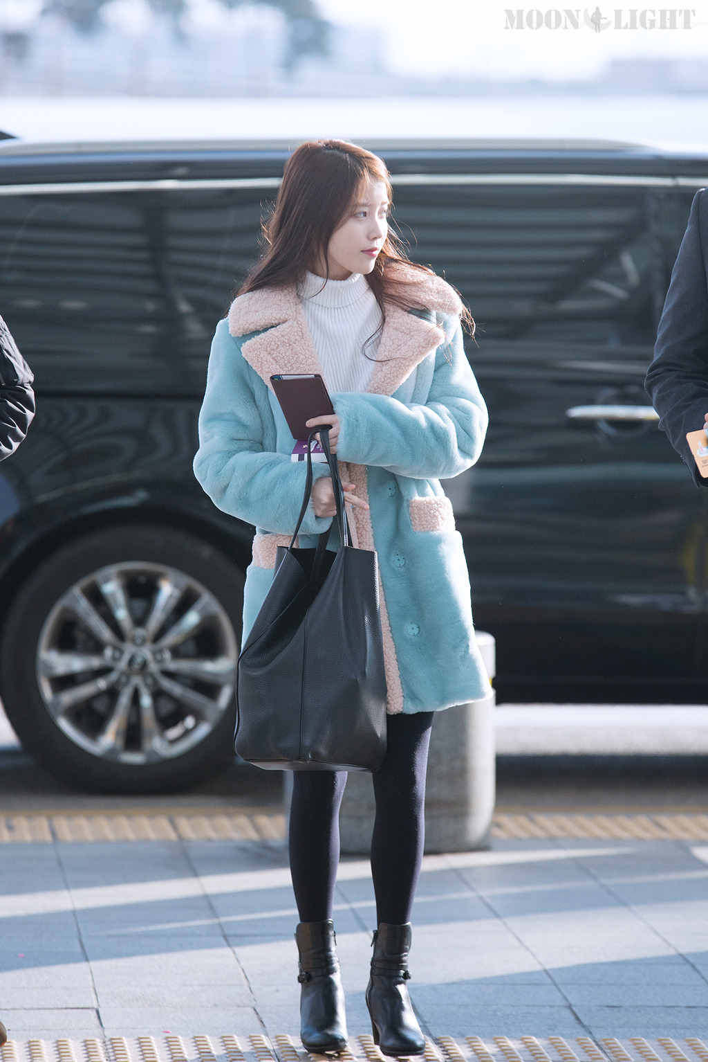 [16.01.09] 인천공항 출국 아이유 직찍.jpgif | 인스티즈
