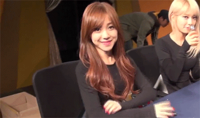 월요일을 맞이해서 갓민아 .gif | 인스티즈