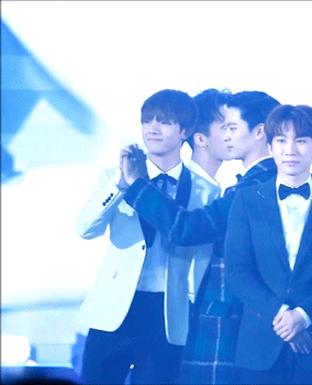 방탄소년단 뷔 미친 인맥 | 인스티즈