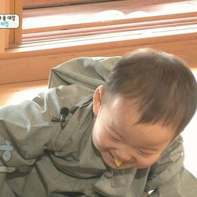 [슈퍼맨] 여스님에게 끼부리는 민국이 + 귀염터지는 삼둥이 GIF | 인스티즈