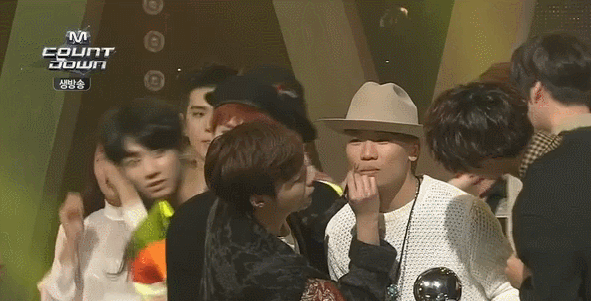 방탄소년단 뷔 미친 인맥 | 인스티즈