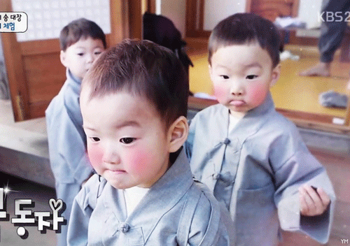 [슈퍼맨] 여스님에게 끼부리는 민국이 + 귀염터지는 삼둥이 GIF | 인스티즈