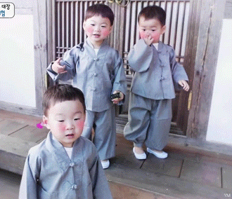 [슈퍼맨] 여스님에게 끼부리는 민국이 + 귀염터지는 삼둥이 GIF | 인스티즈