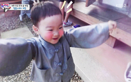 [슈퍼맨] 여스님에게 끼부리는 민국이 + 귀염터지는 삼둥이 GIF | 인스티즈