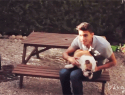 [마르크바르트라] 최근에 인스타에 눈에 넣어도 아프지 않을 딸 갈라와 애완견 불독 니나 | 인스티즈