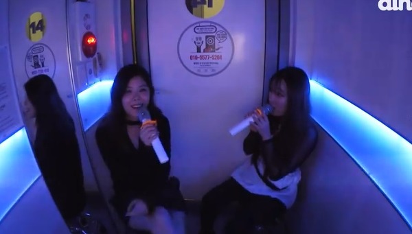 [몰카] 노래방에 갑자기 좋아하던 가수가 나타나면???(이수, 린, 백지영) | 인스티즈