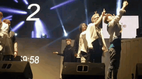 현재 실검 1위 비스트 장현승 무대 태도 논란에 관한 정리된 글 및 영상 및 사진 | 인스티즈