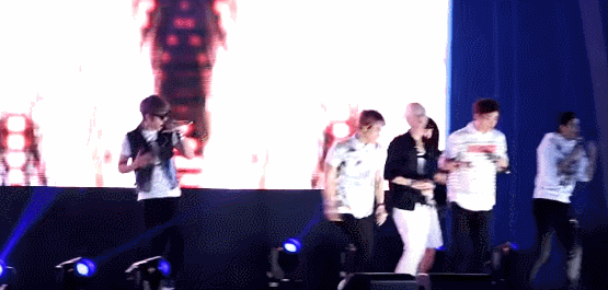 현재 실검 1위 비스트 장현승 무대 태도 논란에 관한 정리된 글 및 영상 및 사진 | 인스티즈