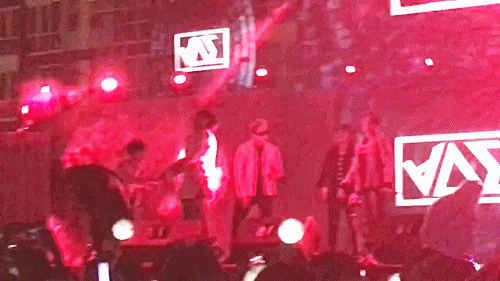 현재 실검 1위 비스트 장현승 무대 태도 논란에 관한 정리된 글 및 영상 및 사진 | 인스티즈