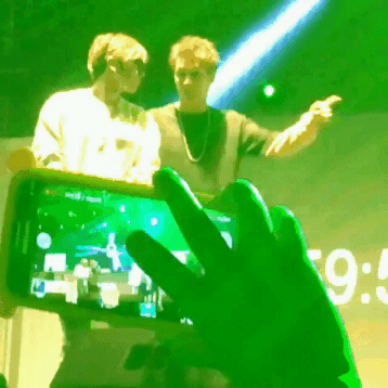 현재 실검 1위 비스트 장현승 무대 태도 논란에 관한 정리된 글 및 영상 및 사진 | 인스티즈