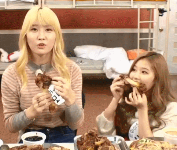 먹을때 유난히 십덕터지는 트와이스 사나... | 인스티즈