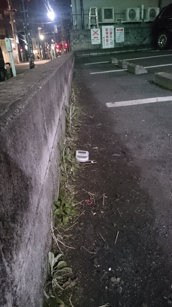 도쿄 시부야에서 일본시민이 방사능 측정.jpg | 인스티즈