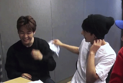 방탄 지민을 귀여워하는 막내 정국이ㅋㅋㅋ | 인스티즈