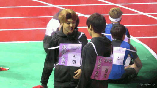 방탄 지민을 귀여워하는 막내 정국이ㅋㅋㅋ | 인스티즈