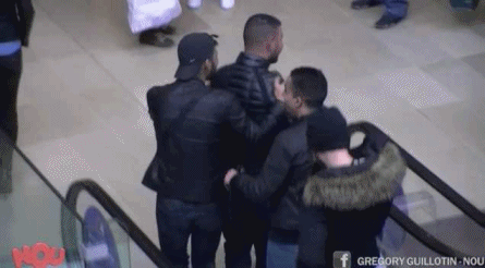 낯선 남자가 내 손을 스쳤을때 남자들 반응.gif ㅋㅋㅋㅋ | 인스티즈