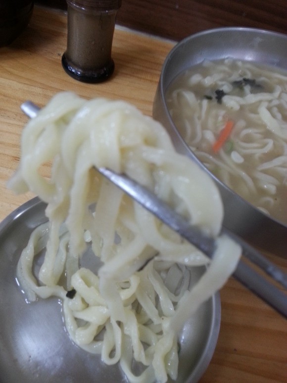 누구에게도 방해받지 않으며 신경쓰지 않고 음식을 먹는다는 포상의 행위 iN 서울ㄹㄹ | 인스티즈