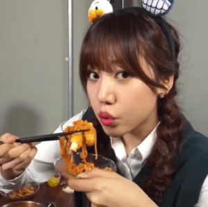 에이핑크) 오늘자 식신로드 페북 라이브 윤보미 호구컷 | 인스티즈