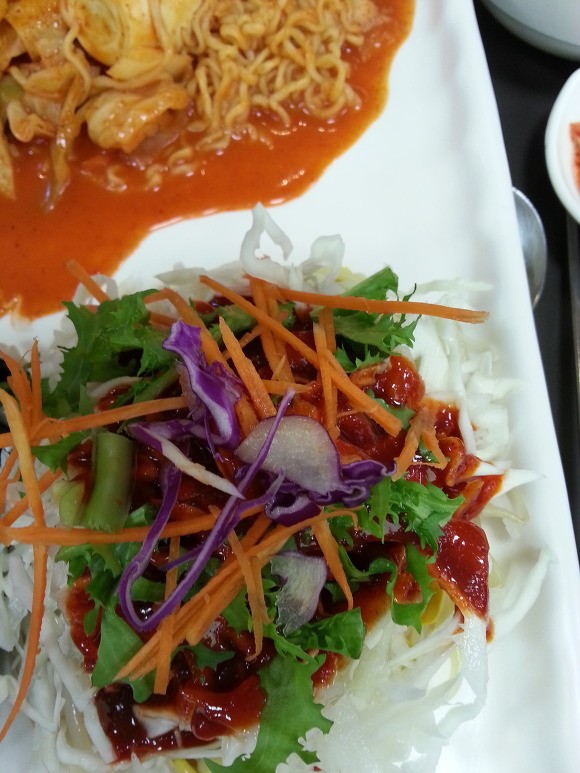 누구에게도 방해받지 않으며 신경쓰지 않고 음식을 먹는다는 포상의 행위 iN 서울ㄹㄹ | 인스티즈