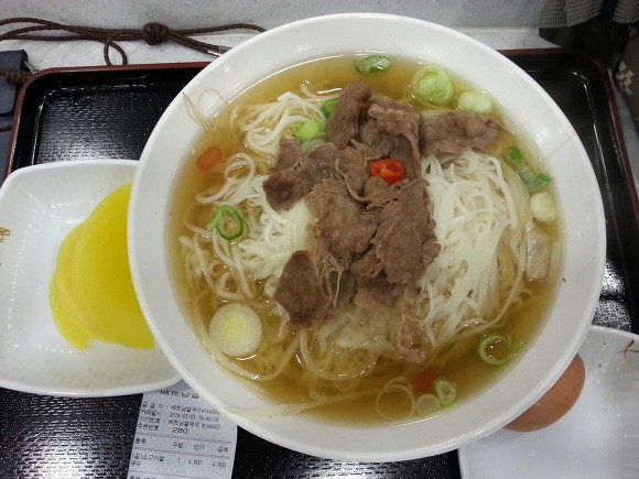 누구에게도 방해받지 않으며 신경쓰지 않고 음식을 먹는다는 포상의 행위 iN 서울ㄹㄹ | 인스티즈