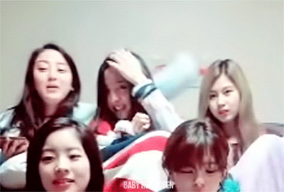 어제자 트와이스 사나, 쯔위 낙오시키기... | 인스티즈