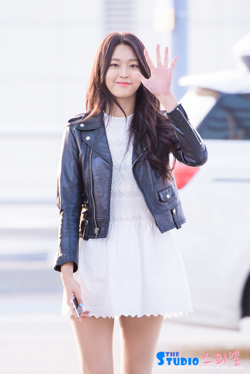 오늘자 설현 공항 | 인스티즈