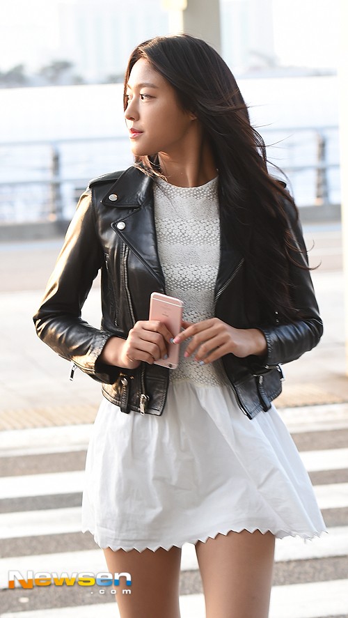 오늘자 설현 공항 | 인스티즈