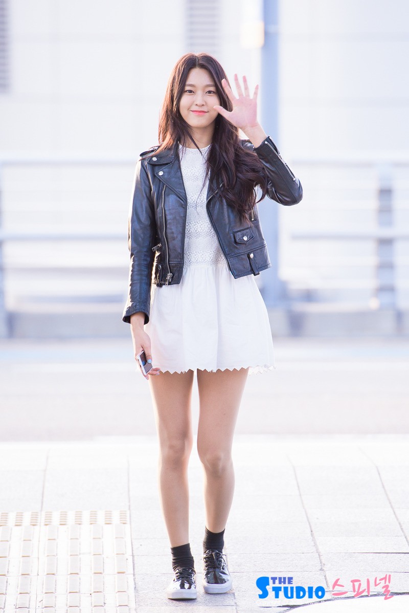 오늘자 설현 공항 | 인스티즈