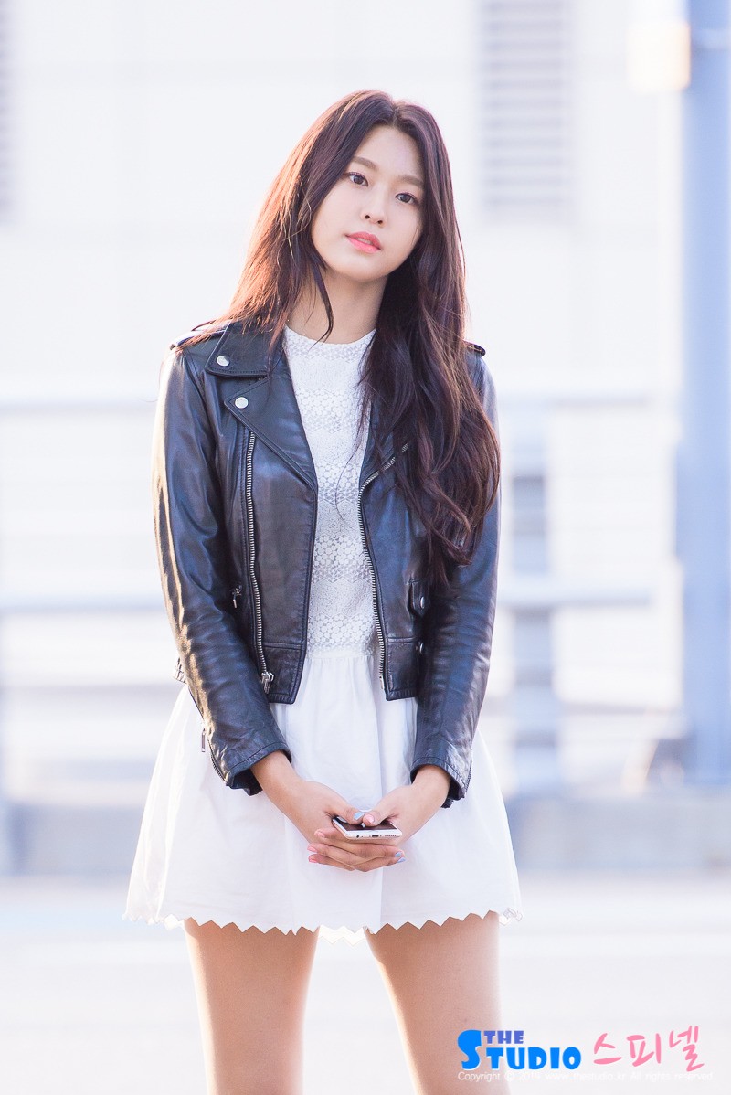 오늘자 설현 공항 | 인스티즈