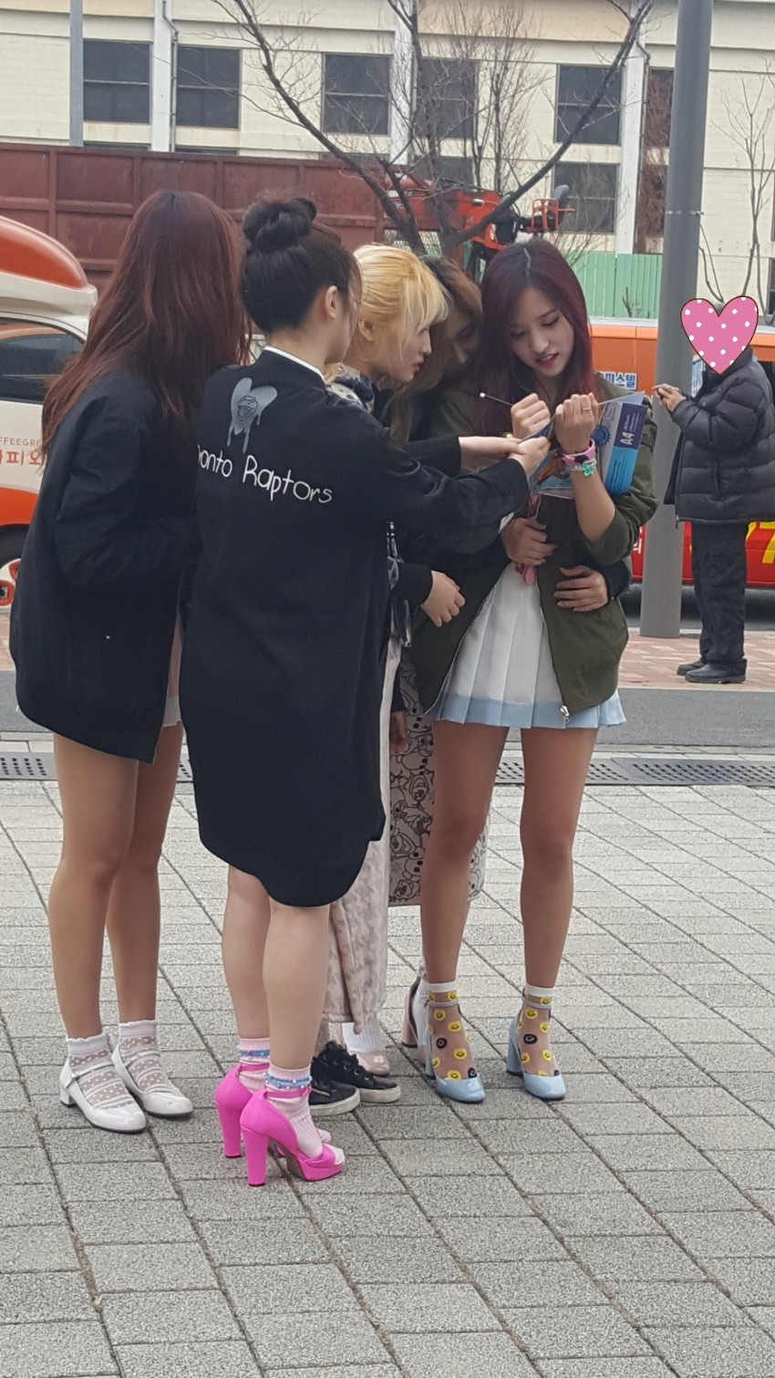 [트와이스] 엠카 녹화후 미니팬미팅에서 유고걸 댄스 | 인스티즈