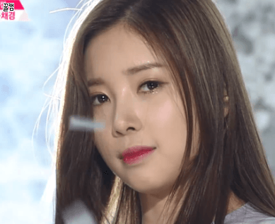 무대 끝나고 팬이 채경아 데뷔하자 소리듣고 울었다는 윤채경 같곳... | 인스티즈