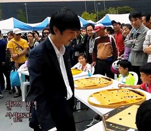 거리에서 아이들이랑 바둑두는 이세돌 | 인스티즈