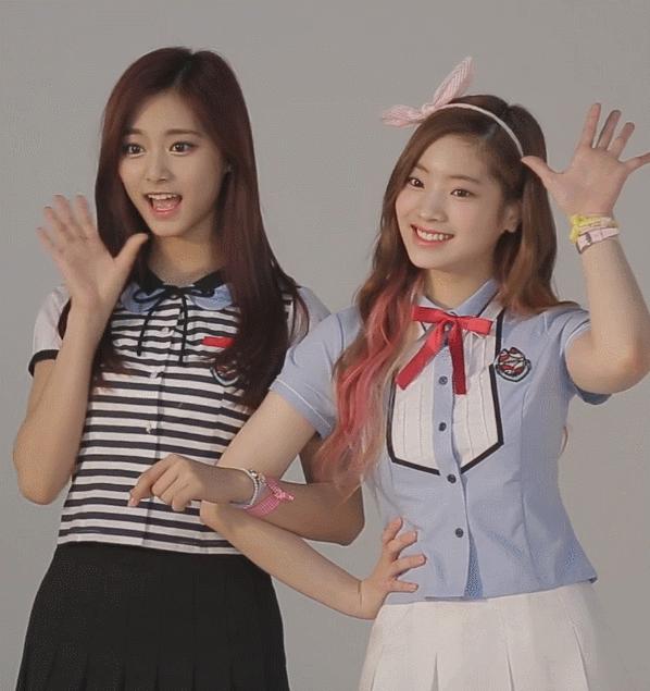 쯔위 스쿨룩스 화보 촬영 | 인스티즈