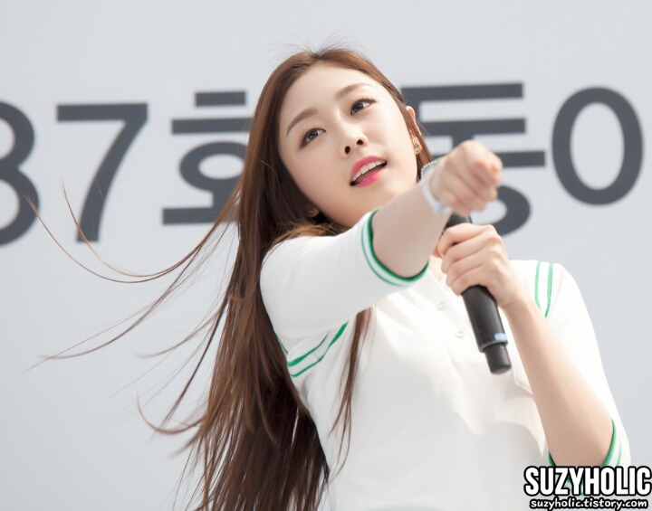 한 살 언니 머리 때리는 러블리즈 서지수 직캠 | 인스티즈