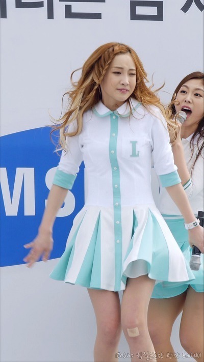 한 살 언니 머리 때리는 러블리즈 서지수 직캠 | 인스티즈