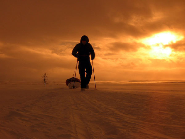  14년동안 걸어서 여행한 사나이 | 인스티즈