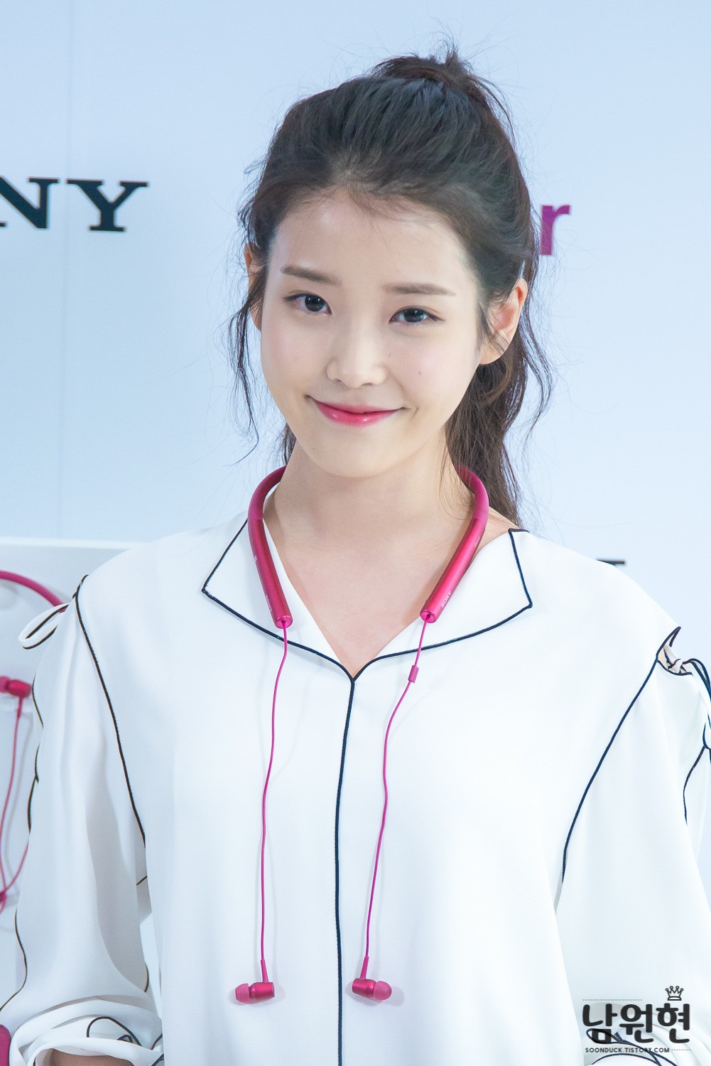 [16.04.05] 소니 런칭행사 아이유 직찍.jpgif | 인스티즈