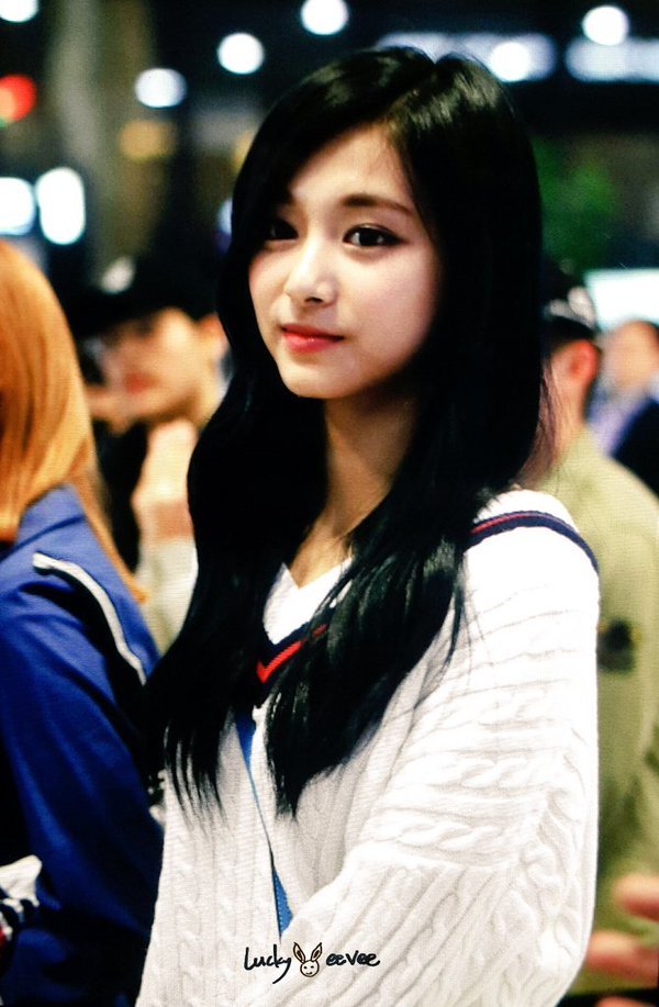 어제자 쯔위 직찍 | 인스티즈