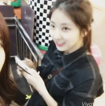 [프로듀스/SS] 롯데월드에서 놀고있는 수현이와 해인이.swf | 인스티즈