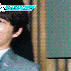 슈퍼주니어) 물을 못마시는 저주에 걸린듯한 아이도루.gif | 인스티즈