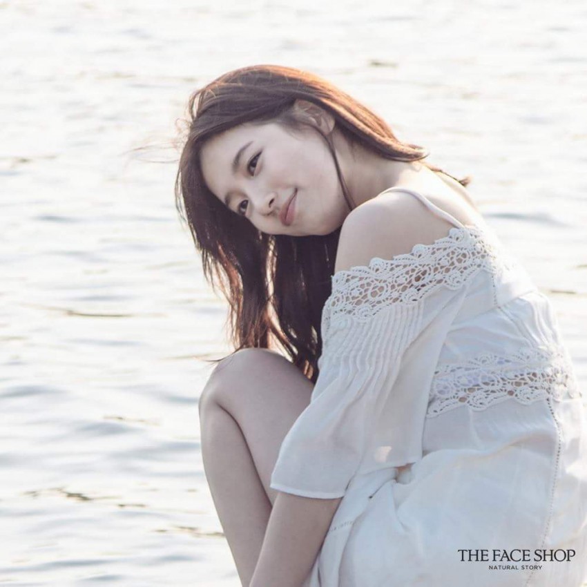 오늘 4/22, 뜬 SUZY 새로운 광고[더페이스샵] 더테라피 퍼스트세럼 (이쁨주의) | 인스티즈