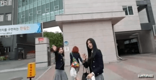 등교하는 트와이스 급식단.gif | 인스티즈