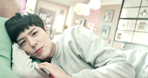 박보검, 카메라 쓰담쓰담 현장 공개! 시종일관 눈에서 떨어지는 꿀…'귀여워 죽겠어~' | 인스티즈