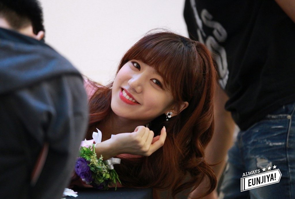 [에이핑크] 오랜만에 6핑크 뭉친 오늘자 여의도 팬싸인회 | 인스티즈