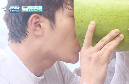 "야해..."SNS에서 난리난 서강준 수박 먹는 영상 | 인스티즈