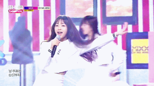 IOI 보려고 엠카 기다리다가 눈에 들어온 신인 여자아이돌 멤버.gif | 인스티즈