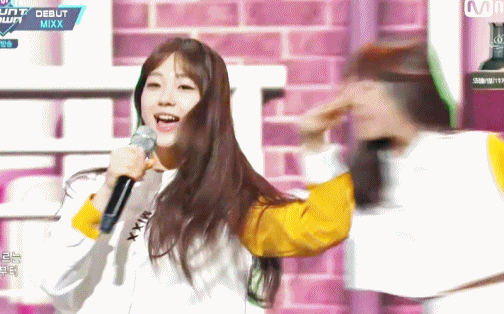 IOI 보려고 엠카 기다리다가 눈에 들어온 신인 여자아이돌 멤버.gif | 인스티즈