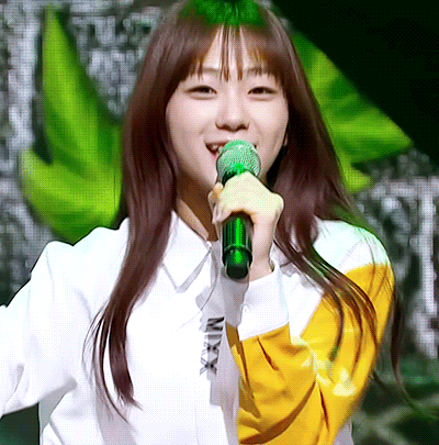 IOI 보려고 엠카 기다리다가 눈에 들어온 신인 여자아이돌 멤버.gif | 인스티즈