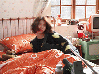 짜증내는 아이유.gif | 인스티즈