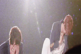 물을 못마시는 저주에 걸린듯한 아이도루.gif | 인스티즈