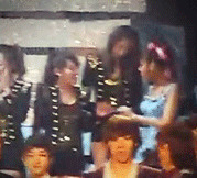 원걸이 소시한테 직접 앨범을 전해 준게 아니라는 결정적 증거 .jpg | 인스티즈